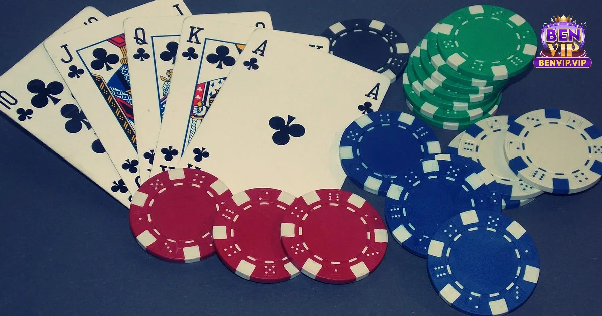 Poker cung cấp cho người chơi cơ hội không chỉ để thắng tiền mà còn để đạt được danh vọng