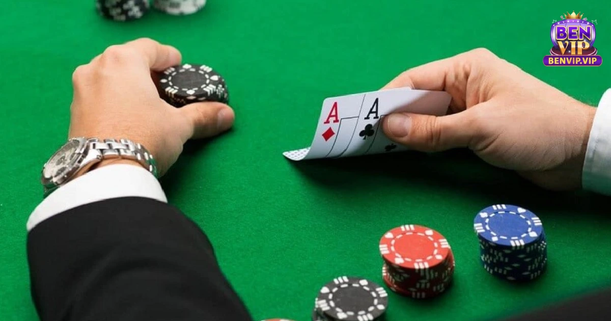 Việc thực hành thường xuyên sẽ giúp các Dealer poker cải thiện kỹ năng chia bài