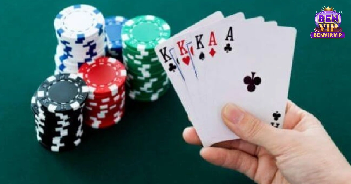 Khi chơi poker, hãy luôn ghi nhớ bảng xếp hạng tay bài trong đầu